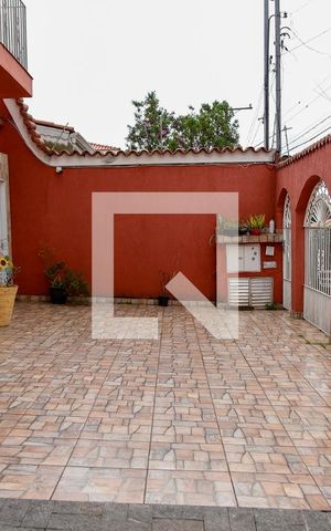 Casa à venda com 480m², 5 quartos e 6 vagas Casa à venda com 480m², 5 quartos e 6 vagasQuintal