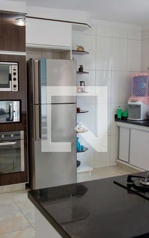 Casa à venda com 480m², 5 quartos e 6 vagas Casa à venda com 480m², 5 quartos e 6 vagasCozinha
