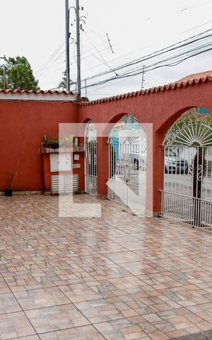 Casa à venda com 480m², 5 quartos e 6 vagas Casa à venda com 480m², 5 quartos e 6 vagasQuintal