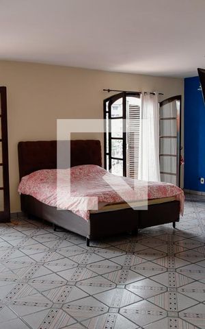 Casa à venda com 480m², 5 quartos e 6 vagas Casa à venda com 480m², 5 quartos e 6 vagasQuarto 4 - Suíte