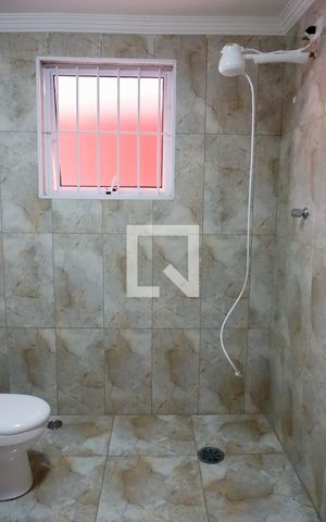 Casa à venda com 480m², 5 quartos e 6 vagas Casa à venda com 480m², 5 quartos e 6 vagasBanheiro 2