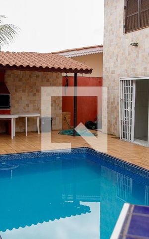 Casa à venda com 480m², 5 quartos e 6 vagas Casa à venda com 480m², 5 quartos e 6 vagasÁrea comum - Piscina