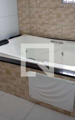 Casa à venda com 480m², 5 quartos e 6 vagas Casa à venda com 480m², 5 quartos e 6 vagasBanheiro da Suíte 4