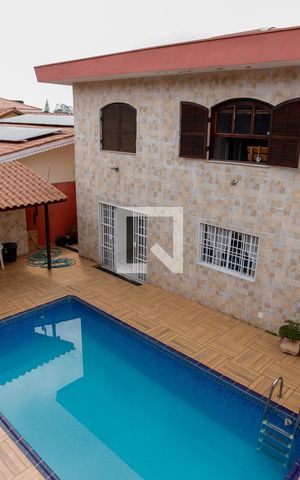 Casa à venda com 480m², 5 quartos e 6 vagas Casa à venda com 480m², 5 quartos e 6 vagasÁrea comum