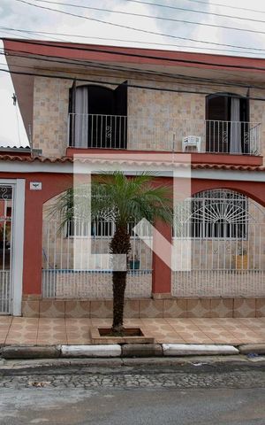 Casa à venda com 480m², 5 quartos e 6 vagas Casa à venda com 480m², 5 quartos e 6 vagasFachada