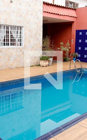 Casa à venda com 480m², 5 quartos e 6 vagas Casa à venda com 480m², 5 quartos e 6 vagasÁrea comum - Piscina