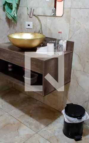 Casa à venda com 480m², 5 quartos e 6 vagas Casa à venda com 480m², 5 quartos e 6 vagasBanheiro 2