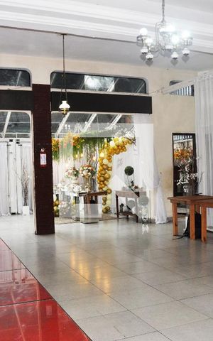 Casa à venda com 600m², 5 quartos e 6 vagasDetalhe - Garagem