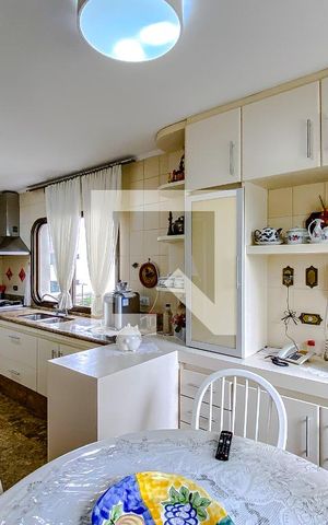 Apartamento à venda com 219m², 4 quartos e 3 vagasCozinha