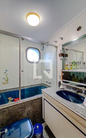 Apartamento à venda com 219m², 4 quartos e 3 vagasBanheiro da Suíte 1