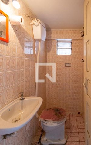 Casa à venda com 223m², 3 quartos e 2 vagas Casa à venda com 223m², 3 quartos e 2 vagasBanheiro de serviço
