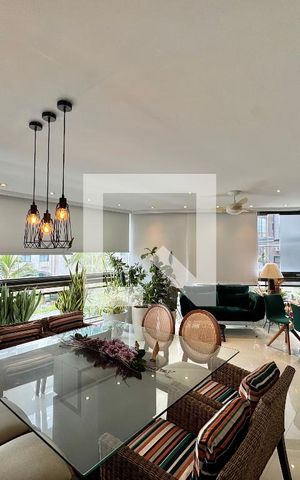 Apartamento à venda com 186m², 4 quartos e 3 vagas Apartamento à venda com 186m², 4 quartos e 3 vagasVaranda