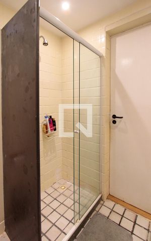 Casa de condomínio à venda com 400m², 4 quartos e 2 vagas Casa de condomínio à venda com 400m², 4 quartos e 2 vagasBanheiro Quarto 1 suíte