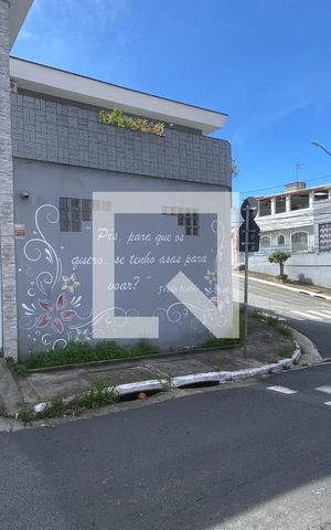 Casa à venda com 220m², 3 quartos e 3 vagas Casa à venda com 220m², 3 quartos e 3 vagasFachada + placa