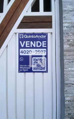Casa à venda com 220m², 3 quartos e 3 vagas Casa à venda com 220m², 3 quartos e 3 vagasPlaca