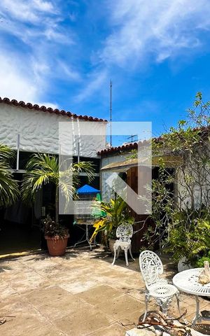 Apartamento à venda com 700m², 6 quartos e 1 vaga Apartamento à venda com 700m², 6 quartos e 1 vagaCobertura - área externa