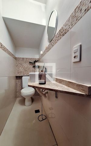 Casa de condomínio para alugar com 170m², 4 quartos e 1 vaga Casa de condomínio para alugar com 170m², 4 quartos e 1 vagaLavabo