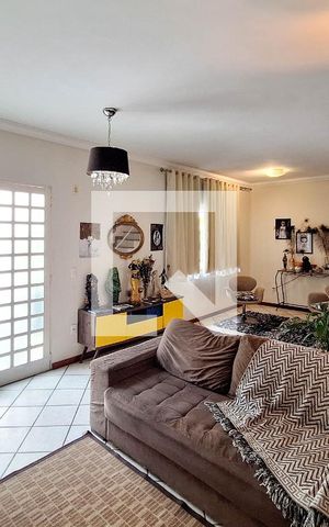 Casa de condomínio para alugar com 170m², 4 quartos e 1 vaga Casa de condomínio para alugar com 170m², 4 quartos e 1 vagaSala