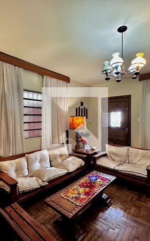 Casa à venda com 220m², 3 quartos e 3 vagas Casa à venda com 220m², 3 quartos e 3 vagasSala