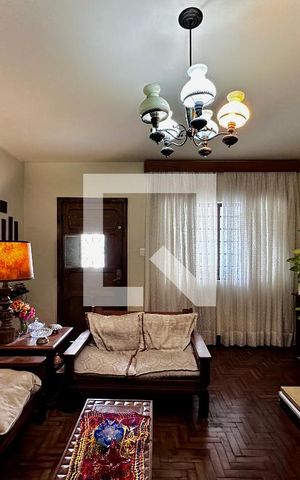 Casa à venda com 220m², 3 quartos e 3 vagas Casa à venda com 220m², 3 quartos e 3 vagasSala