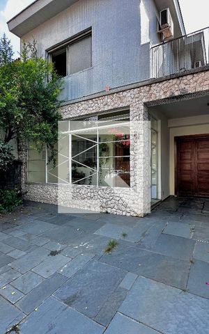 Casa à venda com 220m², 3 quartos e 3 vagas Casa à venda com 220m², 3 quartos e 3 vagasGaragem