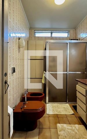 Casa à venda com 220m², 3 quartos e 3 vagas Casa à venda com 220m², 3 quartos e 3 vagasBanheiro
