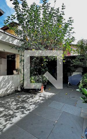 Casa à venda com 220m², 3 quartos e 3 vagas Casa à venda com 220m², 3 quartos e 3 vagasQuintal