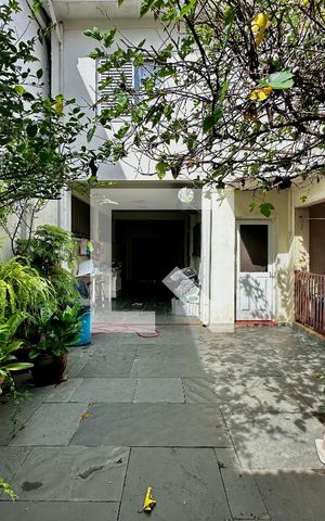 Casa à venda com 220m², 3 quartos e 3 vagas Casa à venda com 220m², 3 quartos e 3 vagasQuintal