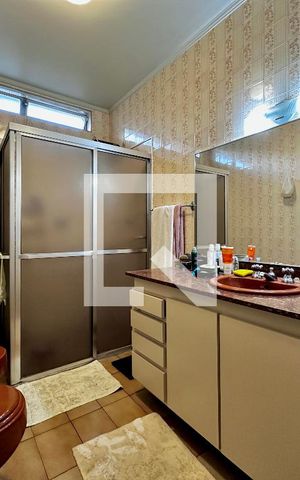 Casa à venda com 220m², 3 quartos e 3 vagas Casa à venda com 220m², 3 quartos e 3 vagasBanheiro