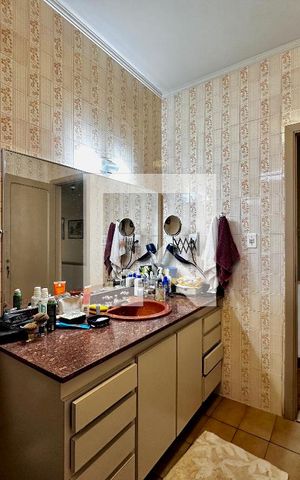 Casa à venda com 220m², 3 quartos e 3 vagas Casa à venda com 220m², 3 quartos e 3 vagasBanheiro