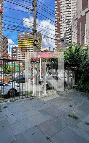 Casa à venda com 220m², 3 quartos e 3 vagas Casa à venda com 220m², 3 quartos e 3 vagasGaragem