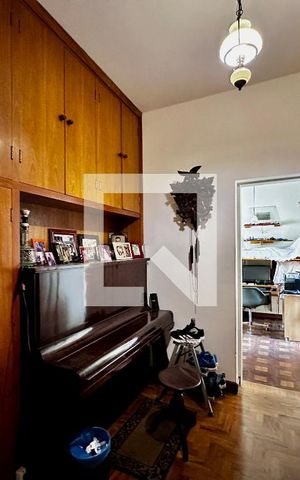 Casa à venda com 220m², 3 quartos e 3 vagas Casa à venda com 220m², 3 quartos e 3 vagasCloset