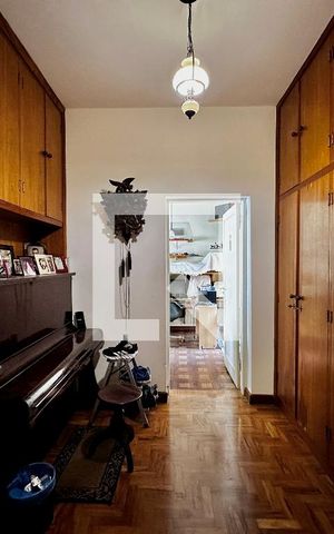 Casa à venda com 220m², 3 quartos e 3 vagas Casa à venda com 220m², 3 quartos e 3 vagasCloset