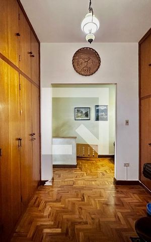 Casa à venda com 220m², 3 quartos e 3 vagas Casa à venda com 220m², 3 quartos e 3 vagasCloset