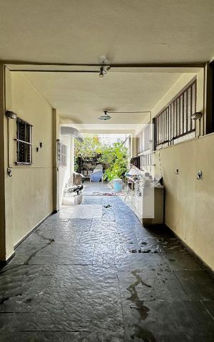 Casa à venda com 220m², 3 quartos e 3 vagas Casa à venda com 220m², 3 quartos e 3 vagasQuintal