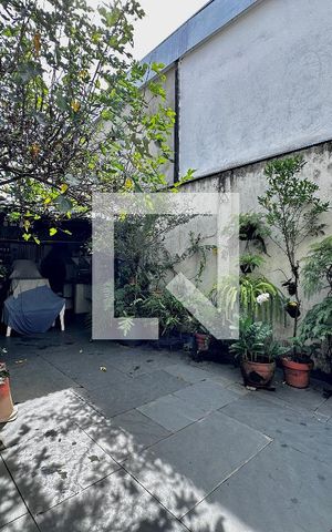 Casa à venda com 220m², 3 quartos e 3 vagas Casa à venda com 220m², 3 quartos e 3 vagasQuintal