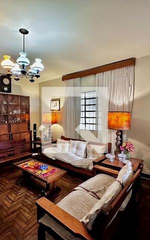 Casa à venda com 220m², 3 quartos e 3 vagas Casa à venda com 220m², 3 quartos e 3 vagasSala
