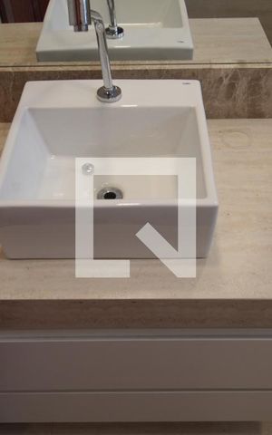 Casa para alugar com 150m², 3 quartos e 2 vagasBanheiro Social