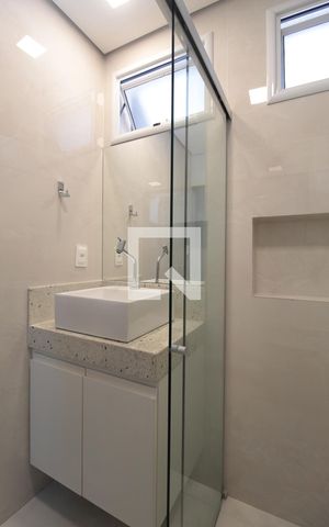 Casa para alugar com 150m², 3 quartos e 2 vagasBanheiro da Suite