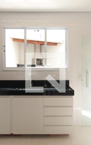 Casa para alugar com 150m², 3 quartos e 2 vagasCozinha