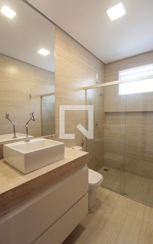 Casa para alugar com 150m², 3 quartos e 2 vagasBanheiro Social
