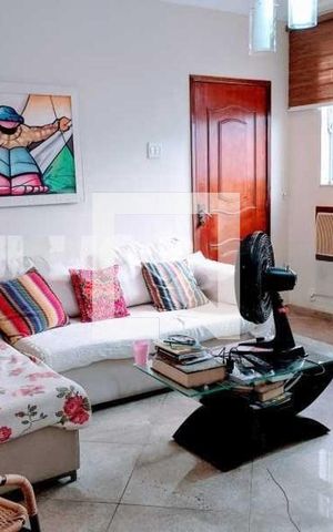 Casa à venda com 80m², 2 quartos e 1 vaga