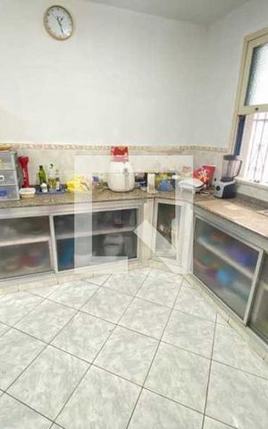 Casa à venda com 273m², 6 quartos e 2 vagas