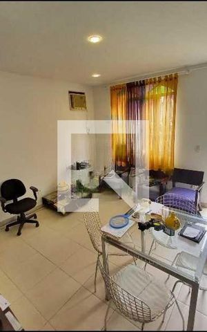 Casa à venda com 220m², 3 quartos e 1 vaga