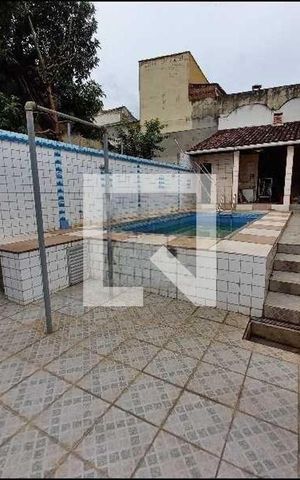 Casa à venda com 220m², 3 quartos e 1 vaga