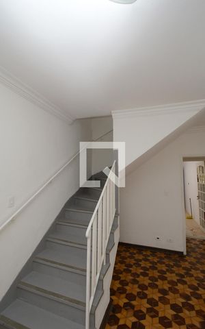 Casa para alugar com 105m², 2 quartos e 1 vagaEscada