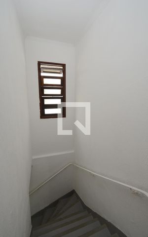 Casa para alugar com 105m², 2 quartos e 1 vagaEscada