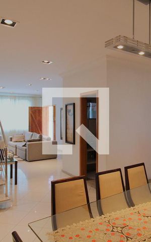 Casa à venda com 419m², 5 quartos e 6 vagasSala