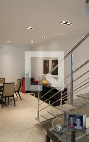 Casa à venda com 419m², 5 quartos e 6 vagasSala