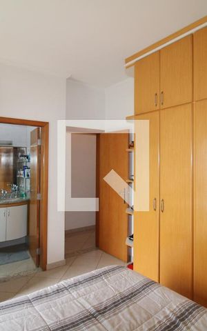 Casa à venda com 419m², 5 quartos e 6 vagasQuarto 4